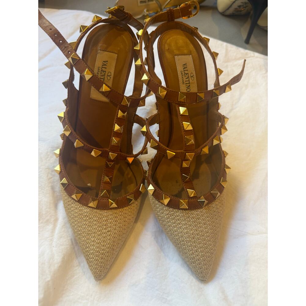 Valentino Garavani Rockstud Raffia Leather Heels Size 37 Brown Gold Studs